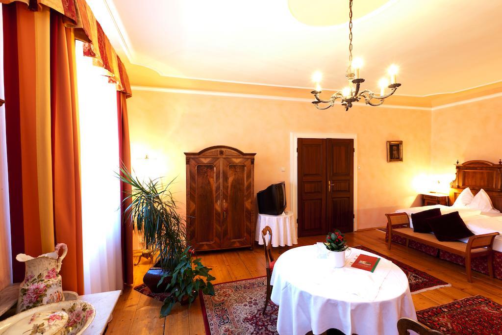 Gasthof Braeuer - Familie Eibensteiner Weißkirchen in Steiermark エクステリア 写真
