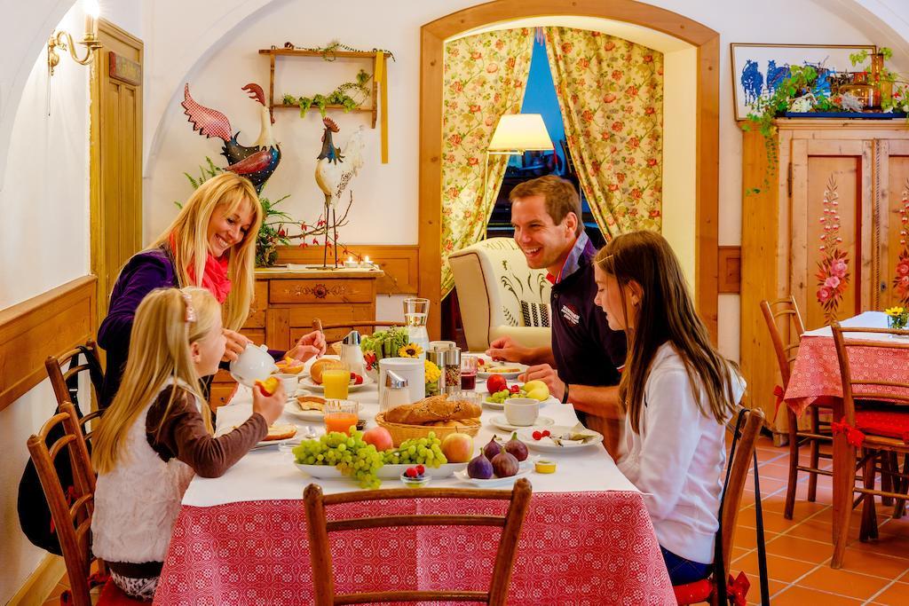 Gasthof Braeuer - Familie Eibensteiner Weißkirchen in Steiermark エクステリア 写真